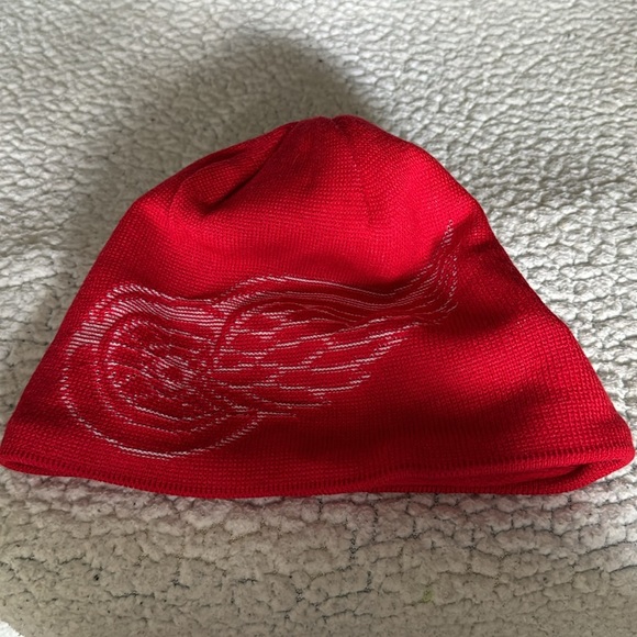 Detroit Red Wings Reversible Red Beanie NHL Reebok - Picture 3 of 4